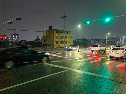 Solar road stud lights and solar street lights installed on Korean streets