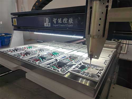 Solar road stud glue injection machine